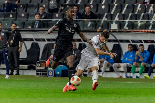 UEFA Europa League, Eintracht Frankfurt vs. Fenerbahce Istanbul, Frankfurt, Deutsche Bank Park, 16.9.2021 Evan Ndicka (Eintracht Frankfurt 2) & Mert Hakan Yandas (Fenerbahce Istanbul 8), Eintracht Frankfurt vs. Fenerbahce Istanbul, Frankfurt, Deutsche Bank Park, 16.9.2021 Copyright: xBEAUTIFULxSPORTS Gawlikx