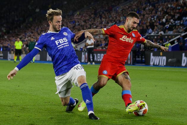 Mandatory Credit: Photo by Robbie Stephenson JMP Shutterstock (12447737fu) Matteo Politano of Napoli takes on James Maddison of Leicester City Leicester City v Napoli, UK - 16 Sep 2021 Editorial use only Leicester City v Napoli, UK - 16 Sep 2021 Editorial use only  Copyright: xRobbiexStephenson JMP Shutterstockx 12447737fu