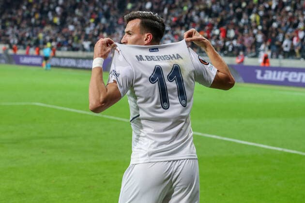 Fußball - UEFA Europa League - 01. Spieltag Eintracht Frankfurt - Fenerbahce SK am 16.09.2021 im Deutsche Bank Park in Frankfurt Mergim Berisha (Fenerbahce) jubelt zu früh - das Tor zum 1 zu 2 wird aberkannt