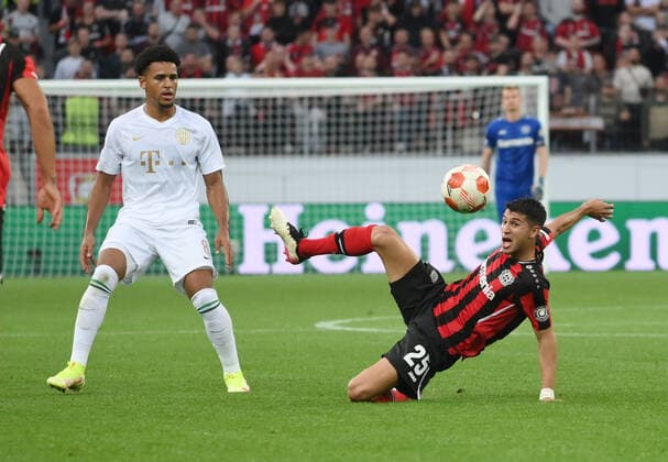 Exequiel Palacios (Bayer 04 Leverkusen), Ryan Mmaee (Ferencvaros Budapest), v.re. 16.09.2021, Fussball GER, UEFA Europa League 2021 22, Gruppenphase, 1. Spieltag, Bayer 04 Leverkusen - Ferencvaros Budapest 2:1, Foto: Maik Hölter TEAM2sportphoto Leverkusen Nordrhein Westfalen Deutschland