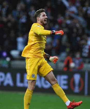 Kevin Trapp Torjubel fotografiert am 16.9.21 in Frankfurt beim Fußball Europa League Eintracht Frankfurt gegen Fenerbahce SK. (DFL DFB REGULATIONS PROHIBIT ANY USE OF PHOTOGRAPHS as IMAGE SEQUENCES and or QUASI-VIDEO)