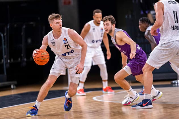 Justus Hollatz (Towers), Haris Hujic (BGG) easyCredit BBL, Basketball Bundesliga, 1.Liga, Saison 2021 2022, Testspiel, Saisonvorbereitung 17.09.21, Hamburg, Hamburg Towers vs. BG Göttingen, Â