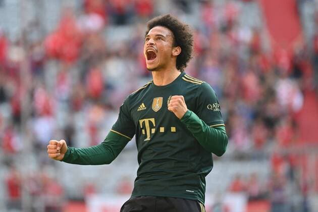 Bilder des Jahres 2021, Sport 09 September Sport Themen der Woche KW37 Sport Bilder des Tages Torjubel Leroy SANE (li,verdect,Bayern Muenchen) nach Tor zum 1-0, Jubel,Freude,Begeisterung, Aktion,Einzelbild,angeschnittenes Einzelmotiv,Halbfigur,halbe Figur. Fussball 1. Bundesliga Saison 2021 2022, 5.Spieltag, Spieltag05. FC Bayern Muenchen-FL Bochum am 18.09.2021, A L L I A N Z A R E N A Muenchen. *** Goal celebration Leroy SANE li,verdect,Bayern Muenchen after goal to the 1 0, jubilation, joy, enthusiasm, action, single picture, cut single motive, half figure, half figure football 1 Bundesliga season 2021 2022, 5 matchday, Spieltag05 FC Bayern Muenchen FL Bochum on 18 09 2021, A L L I A N Z A R E N A Muenchen