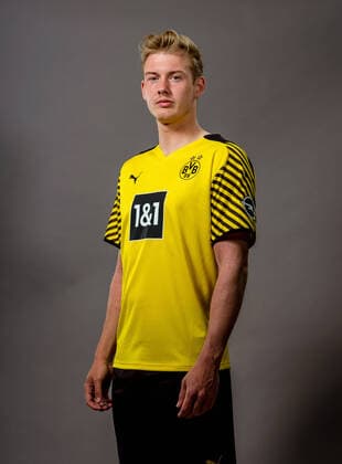 Julian Brandt; Borussia Dortmund; 1.BL, Porträttermin 2021 2022 Foto: BVB A.Simoes via TEAM2sportphoto Borussia Dortmund Porträt 2021 2022 Team2