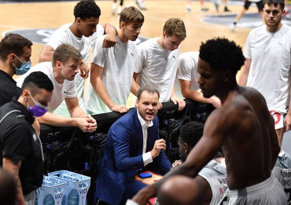 18.09.2021 - Basketball - Saison 2021 2022 - 2. Bundesliga Pro-A - 01. Spieltag: Nürnberg Falcons Basketball Club NBC - Artland Dragonss - OGo - Vytautas Buzas ( Trainer Headcoach Nürnberg Falcons BC NBC ) vor Spielbeginn