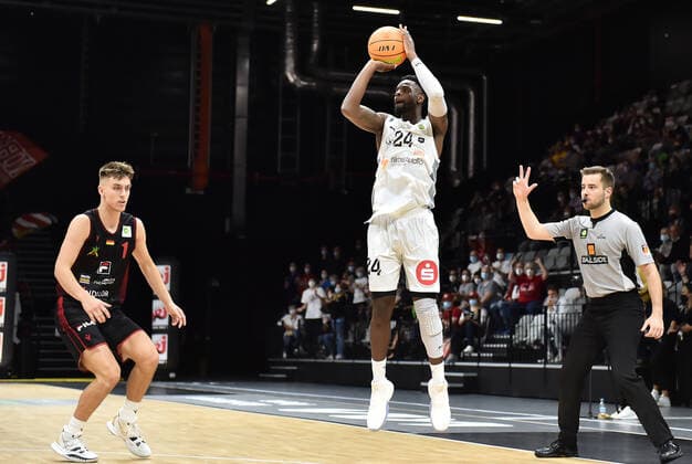 18.09.2021 - Basketball - Saison 2021 2022 - 2. Bundesliga Pro-A - 01. Spieltag: Nürnberg Falcons Basketball Club NBC - Artland Dragonss - OGo - Roland L Amour Nyama (24, Nürnberg Falcons BC NBC )
