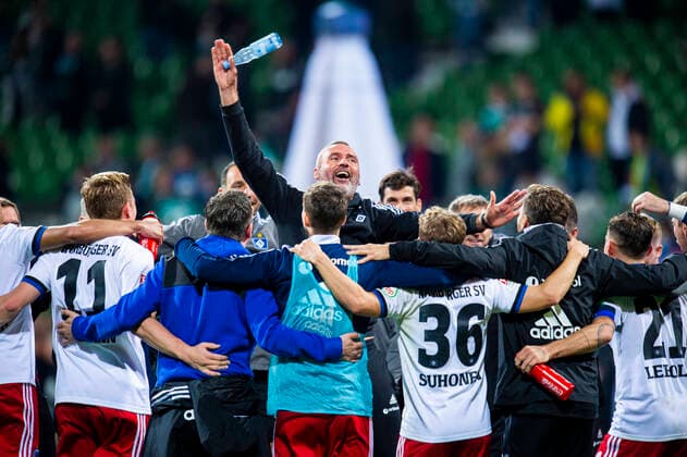 18.09.2021 - Fußball, 2021 2022, 2. Bundesliga, 7. Spieltag, SV Werder Bremen - Hamburger SV: Schlussjubel (Hamburg), (M) Tim Walter (Trainer - Hamburg) Bremen Bremen Deutschland Weserstadion
