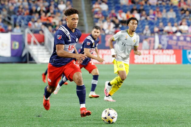 FOXBOROUGH, MA - SEPTEMBER 18: New England Revolution defender Brandon Bye (15) pushes forward during a match between the New England Revolution and the Columbus Crew SC on September 18, 2021, at Gillette Stadium in Foxborough, Massachusetts. (Photo by Fred Kfoury III Icon Sportswire) SOCCER: SEP 18 MLS, Fussball Herren, USA - Columbus Crew SC at New England Revolution Icon482210918003