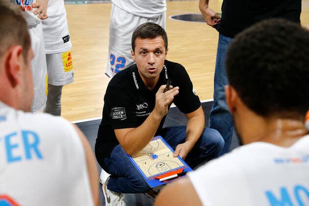 Basketball expert Jakob Cup 2021 in der Oberfrankenhalle in Bayreuth Saison 2021-2022 SIG Strasbourg gegen Syntainics MBC Igor Jovovic (Syntainics MBC) Trainer