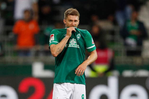 18.09.2021, wohninvest WESERSTADION, Bremen, Ligaspiel, 2. Bundesliga, SV Werder Bremen vs Hamburger SV, im Bild Mitchell Weiser (8, Bremen) ist enttaeuscht DFL regulations prohibit any use of photographs as image sequences and or quasi-video. SV Werder Bremen vs Hamburger SV