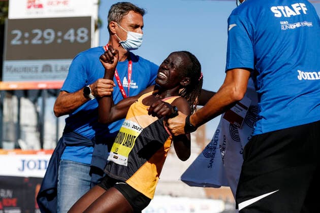 Bilder des Jahres 2021, Sport 09 September Sport Themen der Woche KW37 Photo Cecilia Fabiano LaPresse September 19, 2021 Rome (Italy) News : XXVI Maratona di Roma In the Pic : the winner Peris Lagat Cherono  Copyright: xFotoxCeciliaxFabiano LaPressex