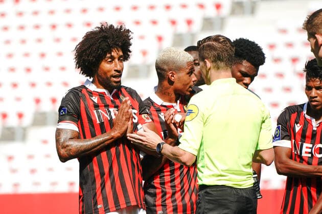 Dante (OGC Nice) - Francois Letexier (arbitre) FOOTBALL : OGC Nice vs As Monaco - Ligue 1 Uber Eats - Nice - 19 09 2021 NorbertScanella PanoramiC 