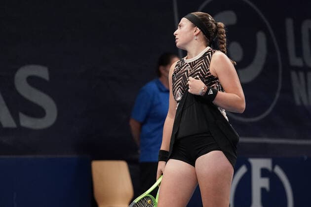 Tennis WTA, Tennis Damen Turnier Luxemburg BGLBNPParibas Open 2021, 19.09.2021, Tennis WTA Turnier Luxemburg, BGLBNPParibas Open 2021, BGL BNP Paribas Open, 2021, Luxemburg, Kockelscheuer, CK Sportcenter, Finale, Einzel, Finale Dameneinzel vl: Jelena Ostapenko (Lettland, Latvia, LAT) zeigt emotionen, frust