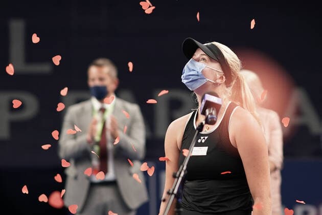 Tennis WTA, Tennis Damen Turnier Luxemburg BGLBNPParibas Open 2021, 19.09.2021, Tennis WTA Turnier Luxemburg, BGLBNPParibas Open 2021, BGL BNP Paribas Open, 2021, Luxemburg, Kockelscheuer, CK Sportcenter, Finale, Einzel, Finale Dameneinzel vl: Clara Tauson (Daenemark, Dänemark, DEN) Siegerin des Turniers 2021 mit Herzen