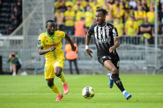Souleyman DOUMBIA ( 3 - Angers ) - Jean Charles CASTELLETTO ( 21 - Nantes ) - FOOTBALL : Angers vs Nantes - Ligue 1 - Angers - 19 09 2021 FedericoPestellini Panoramic 