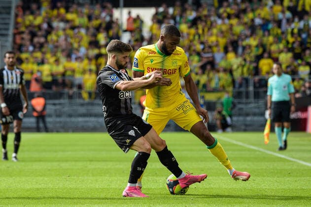 Jimmy Cabot ( 11 - Angers ) - Randal KOLO MUANI ( 23 - Nantes ) - FOOTBALL : Angers vs Nantes - Ligue 1 - Angers - 19 09 2021 FedericoPestellini Panoramic 