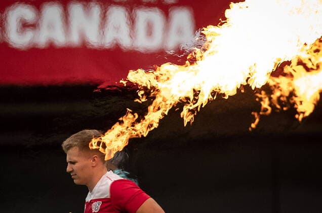 Bilder des Jahres 2021, Sport 09 September Sport Themen der Woche KW37 Sport Bilder des Tages September 19, 2021, Vancouver, BC, Canada: Pyrotechnics are set off as Great Britain s Freddie Roddick runs onto the field before an HSBC Canada Sevens quarterfinal rugby match against Canada, in Vancouver, on Sunday, September 19, 2021. Canada News - September 19, 2021  - ZUMAc35_ 20210919_zaf_c35_051 Copyright: xDarrylxDyckx