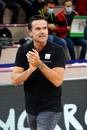 Basketball expert Jakob Cup 2021 in der Oberfrankenhalle in Bayreuth Saison 2021-2022 Medi Bayreuth gegen SIG Strasbourg Raoul Korner (Medi Bayreuth) Trainer