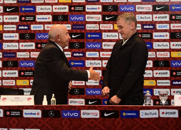 Bilder des Jahres 2021, Sport 09 September Sport Themen der Woche KW38 Sport Bilder des Tages Turkish national team, Nationalteam s new coach Stefan Kuntz has signed a 3 year contract , Istanbul , Turkey on September 20 , 2021. Pictured: Turkey Football Federation President Nihat Ozdemir and Coach Stefan Kuntz. 
