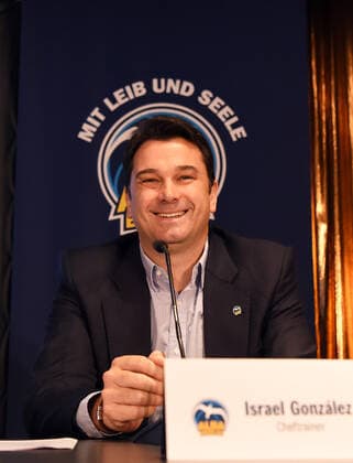 Basketball, Herren, Saison 2021 2022, Alba Berlin, Saisoneröffnungs-Pressekonferenz, Trainer Israel Gonzalez (Alba Berlin), 21.09. 2021, Copyright: xSebastianxRäppold MatthiasxKochx