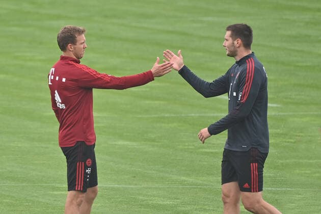 Sport Bilder des Tages Trainer Julian NAGELSMANN (Bayern Muenchen) begruesst Niklas SUELE (Bayern Muenchen). FC Bayern Muenchen.Training an der Saebener Strasse. Fussball 1. Bundesliga,Saison 2021 2022 am 21.09.2021. *** Coach Julian NAGELSMANN Bayern Muenchen welcomes Niklas SUELE Bayern Muenchen FC Bayern Muenchen Training at Saebener Strasse Football 1 Bundesliga,Saison 2021 2022 am 21 09 2021
