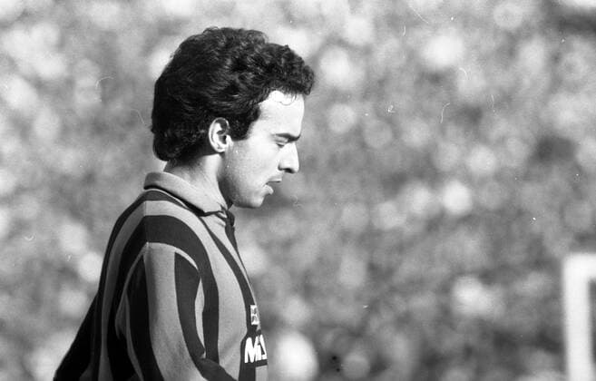 19.12.82 Inter Mailand - Juventus Turin Italien, Mailand, 19.12.1982, Fussball, Serie A, Inter Mailand - Juventus Turin (0:0): Hansi Müller (Inter Mailand). *** 19 12 82 Inter Milan Juventus Turin Italy, Milan, 19 12 1982, Football, Serie A, Inter Milan Juventus Turin 0 0 Hansi Müller Inter Milan
