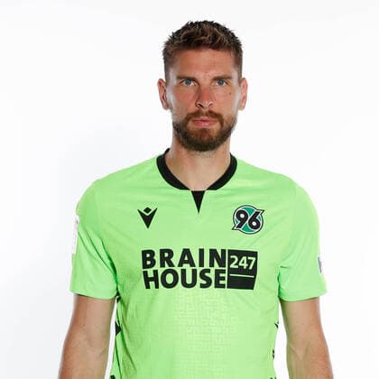 Ron-Robert Zieler - Porträttermin Hannover 96, GER, Fussball, Fußball, 2021 2022, 2. Bundesliga, 2.BL, 2. BL, Porträt, Studio, Shooting, Studioshooting; Foto via: Hannover96