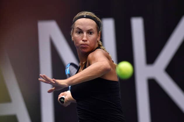 Sport Bilder des Tages Yulia Putintseva (KAZ) in action during the match against Iga Swiatek during the J&T Banka Ostrava Open 2021 women s WTA, Tennis Damen indoor tennis tournament in Ostrava, Czech Republic, on Wednesday, September 22, 2021. (CTKxPhoto JaroslavxOzana) CTKPhotoP2021092206694  JAO 08