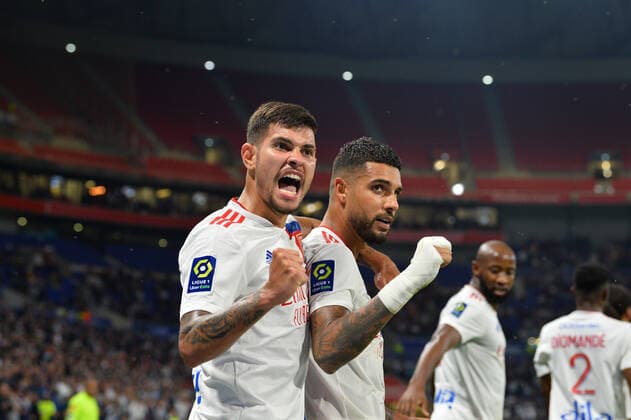 Joie de Bruno Guimaraes et Emerson (lyon) FOOTBALL : Olympique Lyonnais vs ESTAC Troyes - Ligue 1 Uber Eats - 22 09 2021 FredericChambert Panoramic 