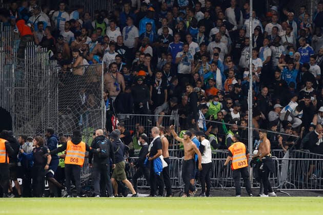 Envahissement de terrain des ultras Marseillais en fin de match FOOTBALL : Angers Vs Olympique de Marseille - Ligue 1 - 22 09 2021 MichaelBaucher Panoramic 