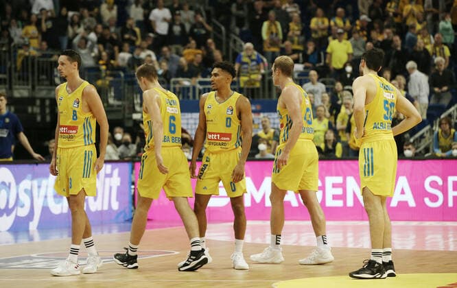 Alba Mannschaft enttäuscht nach Spielende Enttäuschung Basketball BBL Bundesliga Herren Saison 2021 2022 23.09.2021 ALBA Berlin vs. Telekom Baskets Bonn