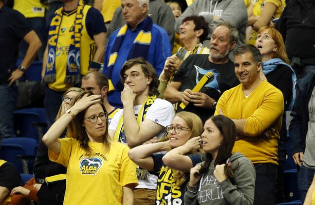 Alba Fans enttäuscht nach Spielende Enttäuschung Basketball BBL Bundesliga Herren Saison 2021 2022 23.09.2021 ALBA Berlin vs. Telekom Baskets Bonn