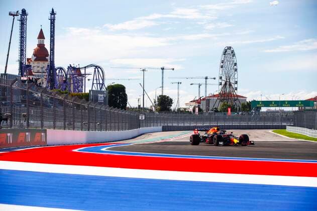 33 VERSTAPPEN Max (nld), Red Bull Racing Honda RB16B, action during the Formula 1 VTB Russian Grand Prix 2021, 15th round of the 2021 FIA Formula One World Championship, WM, Weltmeisterschaft from September 24 to 26, 2021 on the Sochi Autodrom, in Sochi, Russia FORMULE 1 : Grand prix de Russie - Sotchi - 24 09 2021 DPPI Panoramic  Verstappen