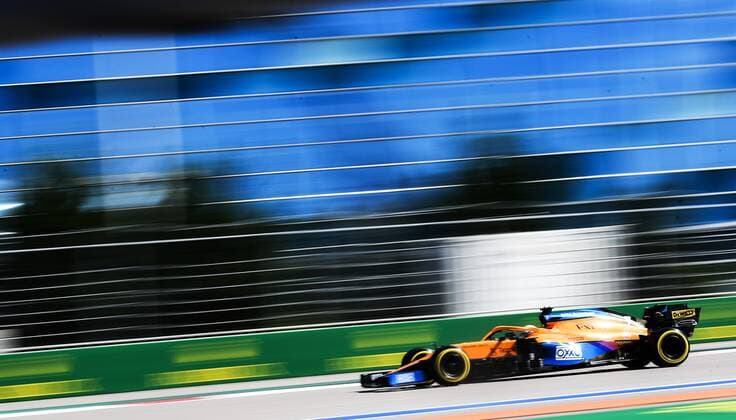 6658078 24.09.2021 McLaren s Daniel Ricciardo steers his car during a practice session of the 2021 Formula One Russian Grand Prix at the Sochi Autodrom in Sochi, Russia. Formula One Russian Grand Prix will be held in Sochi from 24 to 26 September. Vladimir Astapkovich Sputnik Russia Motor Formula 1 First Free Practice  6a83130d4a202113