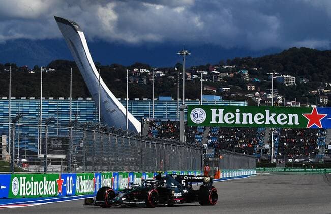 6658184 24.09.2021 Aston Martin s Sebastian Vettel steers his car during a practice session of the 2021 Formula One Russian Grand Prix at the Sochi Autodrom in Sochi, Russia. Formula One Russian Grand Prix will be held in Sochi from 24 to 26 September. Vladimir Astapkovich Sputnik Russia Motor Formula 1 First Free Practice  9f862bf0e23c9ef2