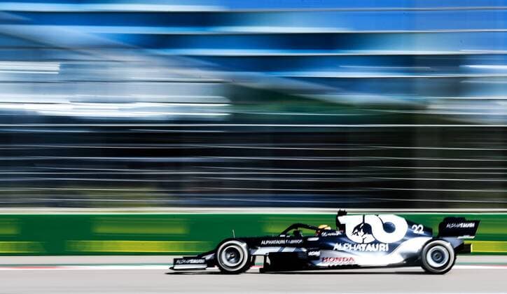 6658010 24.09.2021 AlphaTauri s Yuki Tsunoda steers his car during a practice session of the 2021 Formula One Russian Grand Prix at the Sochi Autodrom in Sochi, Russia. Formula One Russian Grand Prix will be held in Sochi from 24 to 26 September. Vladimir Astapkovich Sputnik Russia Motor Formula 1 Second Free Practice  af0007fd5567c8ea