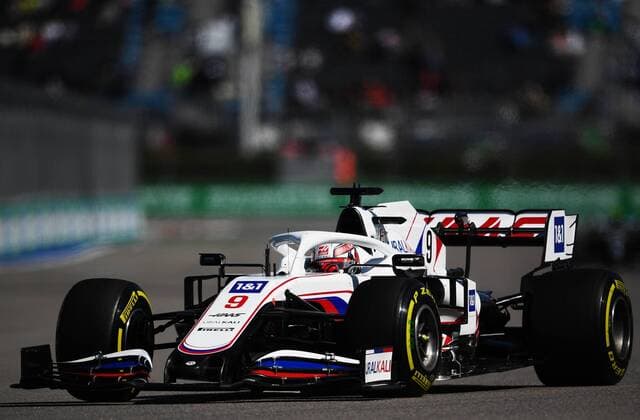 6658038 24.09.2021 Haas Nikita Mazepin steers his car during a practice session of the 2021 Formula One Russian Grand Prix at the Sochi Autodrom in Sochi, Russia. Formula One Russian Grand Prix will be held in Sochi from 24 to 26 September. Vladimir Astapkovich Sputnik Russia Motor Formula 1 First Free Practice  9f20f1324e3758c4