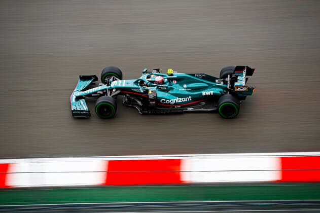 05 VETTEL Sebastian (ger), Aston Martin F1 AMR21, action during the Formula 1 VTB Russian Grand Prix 2021, 15th round of the 2021 FIA Formula One World Championship, WM, Weltmeisterschaft from September 24 to 26, 2021 on the Sochi Autodrom, in Sochi, Russia - Photo Xavi Bonilla DPPI FORMULE 1 : Grand prix de Russie - Sotchi - 25 09 2021 DPPI PANORAMIC  Vettel_2
