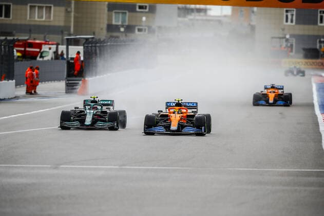 04 NORRIS Lando (gbr), McLaren MCL35M, action 05 VETTEL Sebastian (ger), Aston Martin F1 AMR21, action during the Formula 1 VTB Russian Grand Prix 2021, 15th round of the 2021 FIA Formula One World Championship, WM, Weltmeisterschaft from September 24 to 26, 2021 on the Sochi Autodrom, in Sochi, Russia - Photo Xavi Bonilla DPPI FORMULE 1 : Grand prix de Russie - Sotchi - 25 09 2021 DPPI PANORAMIC  _B2_4410