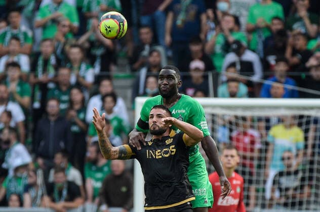 Andy Delort ( 7 - Nice ) - Mickael NADE ( 33 - Saint Etienne ) - FOOTBALL : Saint Etienne vs Nice - Ligue 1 - Saint Etienne - 25 09 2021 FedericoPestellini Panoramic 