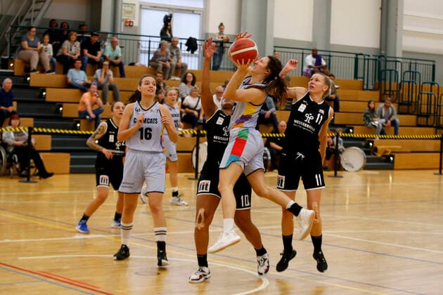 25.09.2021, 2. Toyota Damen Basketball Bundesliga Nord, DBBL, Saison 2021 2022, Damen, Chemcats Chemnitz - TG Neuss Tigers Courtney Michele Strait, ChemCats Chemnitz Chemnitz Sporthalle am Schlossteich Sachsen Germany