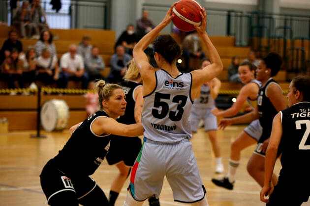 25.09.2021, 2. Toyota Damen Basketball Bundesliga Nord, DBBL, Saison 2021 2022, Damen, Chemcats Chemnitz - TG Neuss Tigers Tereza KracikovÃ , ChemCats Chemnitz Chemnitz Sporthalle am Schlossteich Sachsen Germany