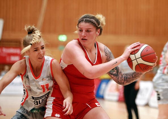von links Sophie Marie PERNER (Wasserburg), Samantha FUEHRING (Osnabrueck), Da-Basketball,1. Bundesliga 2021 21, 25.09.21, TSV Wasserburg vs GiroLive Panthers Osnabrueck, Wasserburg, Badria Sportzentrum Copyright: WolfgangxFehrmann