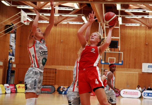 von links Haligeth REINOEL (Wasserburg US), Emma EICHMEYER (Osnabrueck), Da-Basketball,1. Bundesliga 2021 21, 25.09.21, TSV Wasserburg vs GiroLive Panthers Osnabrueck, Wasserburg, Badria Sportzentrum Copyright: WolfgangxFehrmann