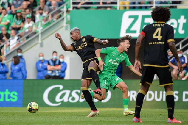 Adil Aouchiche ( 17 - Saint Etienne ) - Pablo Rosario ( 8 - Nice ) - FOOTBALL : Saint Etienne vs Nice - Ligue 1 - Saint Etienne - 25 09 2021 FedericoPestellini Panoramic 