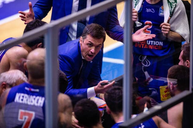 BB-1BL Syntainics MBC - MLP Academics Heidelberg Trainer Igor Jovovic (Syntainics MBC) waehrend der Begegnung Saison 2021-2022 (Herren) in der EasyCredit Bundesliga zwischen Syntainics MBC und MLP Academics Heidelberg in der Stadthalle Weissenfels am 25. September 2021 in Weissenfels, Sachsen Anhalt, Deutschland