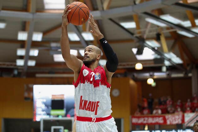 GER, Crailsheim, Arena Hohenlohe, 25.09.2021, emspor, emonline, despor, deonline, HAKRO Merlins Crailsheim vs. s.Oliver Würzburg, easyCredit BBL, 1. Spieltag Bild: Korbleger von Alex King (s.Oliver Wuerzburg) Copyright: HMBxMedia JulienxBecker