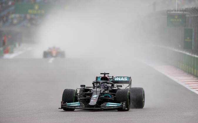 44 HAMILTON Lewis (gbr), Mercedes AMG F1 GP W12 E Performance, action during the Formula 1 VTB Russian Grand Prix 2021, 15th round of the 2021 FIA Formula One World Championship, WM, Weltmeisterschaft from September 24 to 26, 2021 on the Sochi Autodrom, in Sochi, Russia - Photo DPPI FORMULE 1 : Grand prix de Russie - Sotchi - 25 09 2021 DPPI PANORAMIC  00121031_F12021GP15RUS_JK182273