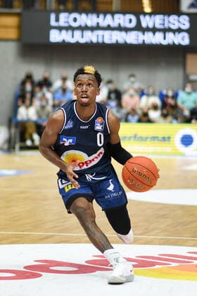 T.J. Shorts (Merlins Crailsheim) am Ball, GER, HAKRO Merlins Crailsheim vs. s.Oliver Wuerzburg, 25.09.2021, 1. Spieltag easycredit Basketball Bundesliga, Spielzeit 2021 2022. GER, HAKRO Merlins Crailsheim vs. s.Oliver Wuerzburg, 25.09.2021, 1. Spieltag easycredit Basketball Bundesliga, Spielzeit 2021 2022 Crailsheim Copyright: xEibner MichaelxMemmlerx EP_MMR