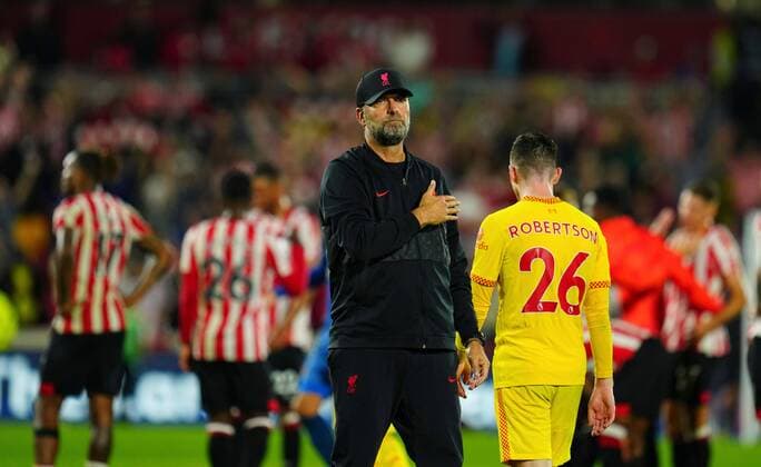 Sport Themen der Woche KW38 Sport Bilder des Tages Mandatory Credit: Photo by Javier Garcia Shutterstock (12463161aj) Liverpool Manager Jurgen Klopp salutes the fans at full time Brentford v Liverpool, Premier League, Football, Brentford Community Stadium, London, UK - 25 Sep 2021 EDITORIAL USE ONLY No use with unauthorised audio, video, data, fixture lists, club league logos or live services. Online in-match use limited to 120 images, no video emulation. No use in betting, games or single club league player publications. Brentford v Liverpool, Premier League, Football, Brentford Community Stadium, London, UK - 25 Sep 2021 EDITORIAL USE ONLY No use with unauthorised audio, video, data, fixture lists, club league logos or live services. Online in-match use limited to 120 images, no video emulation. No use in betting, games or single club league player publications.  Copyright: xJavierxGarcia Shutterstockx 12463161aj